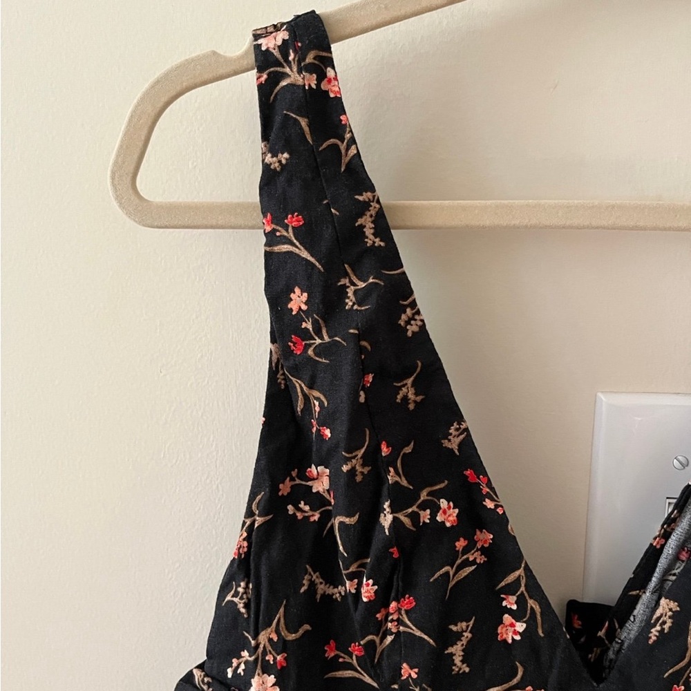 Urban Outfitters Black Floral Print Sleeveless Ruffled Top - Picture 2 of 7